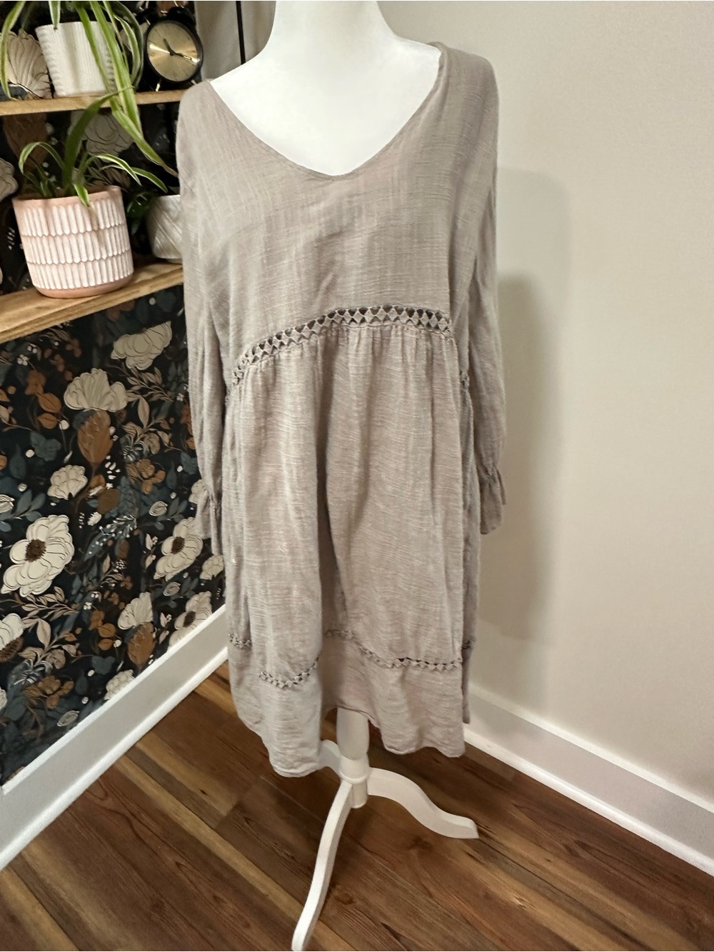 Relaxed V-Neck Long Sleeve Tunic Dress in Taupe